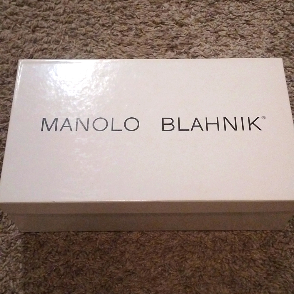 Beautiful pair of women python Manolo blahnik flats size 6